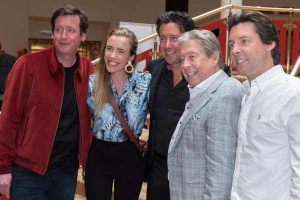 Goochelfamilie Kazàn - fotograaf: Bert Speelman