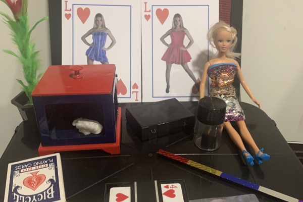 2 Lea Kyle stoel met props