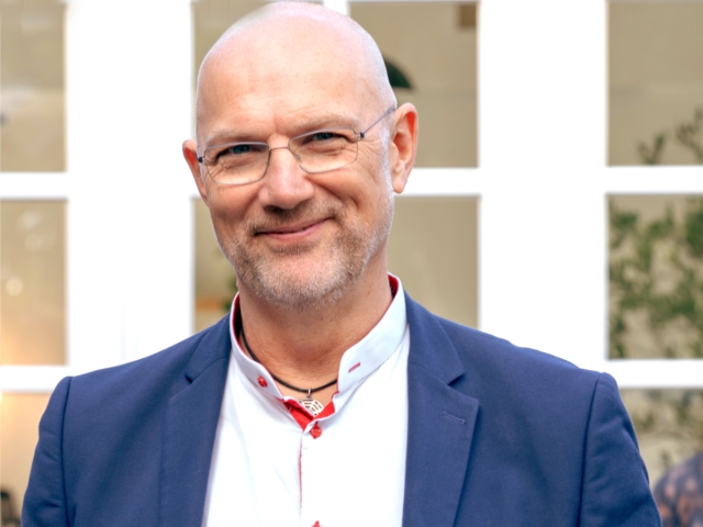 foto 2 george parker headshot